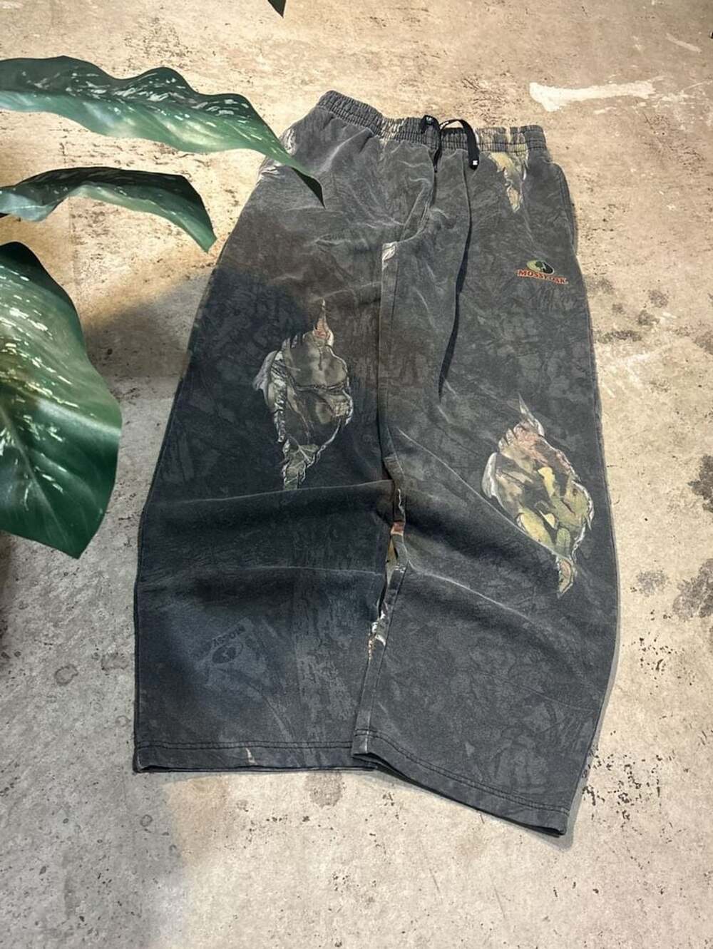 Baggy vintage Mossy Oak Eclipse Camo Sweatpants Size M Black Washed Wide Leg